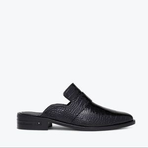 Freda Salvador Keen Mule